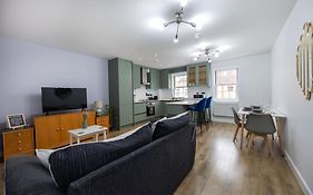 Stunning 3Br, Free Parking, Near Town Center, Long Term Discoun