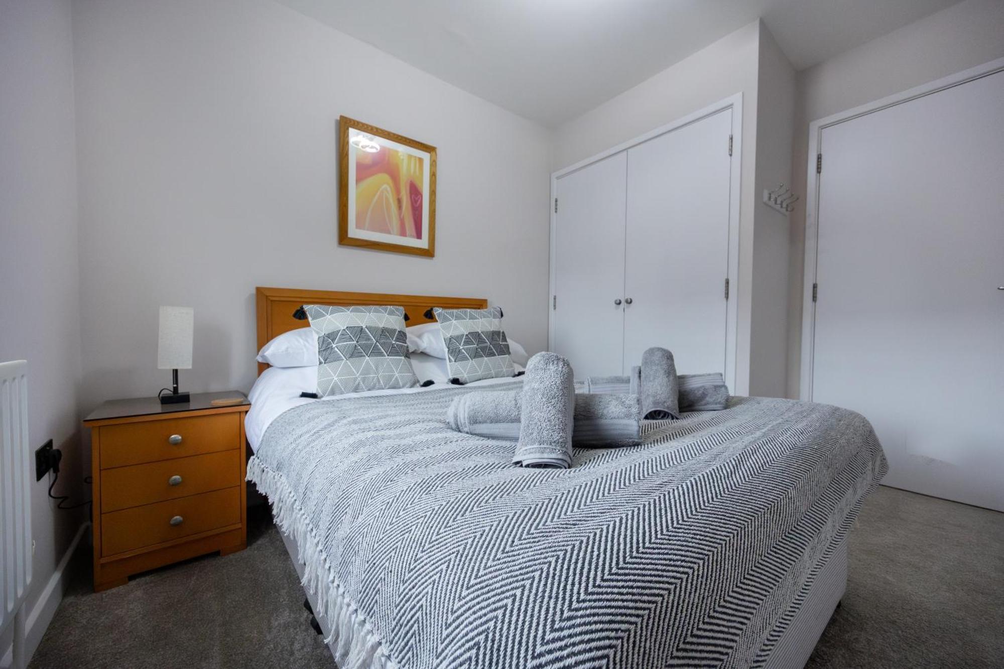 Stunning 3Br, Free Parking, Near Town Center, Long Term Discoun Apartment Reading Exterior photo